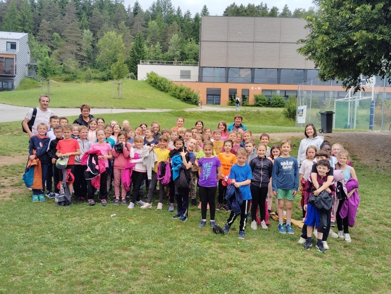 Fête de l’école avec des élèves à Arinthod