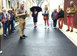 Poligny. Réunion de quartier rue du Théâtre réunion de quartier Dole - Rue du Théatre