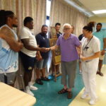 Une belle rencontre entre l’ancien ailier JP Perrier et la nouvelle génération de rugbymens Championne de France cette année.