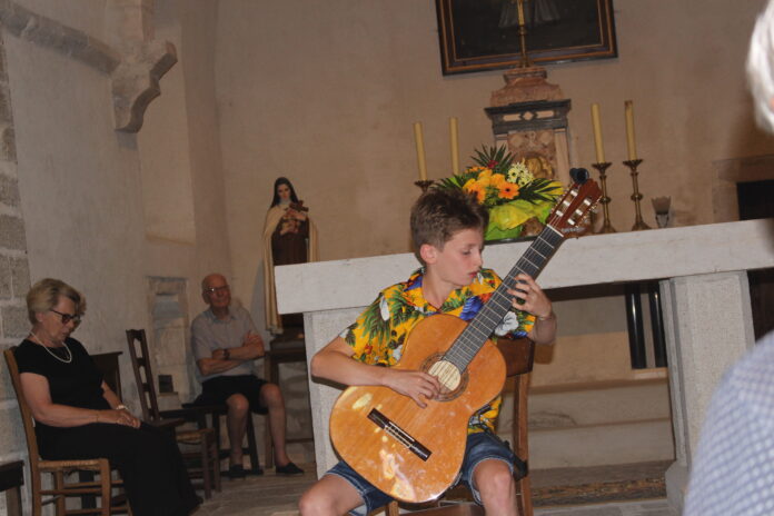 Samuel Sfez, jeune prodige de la guitare en Suisse