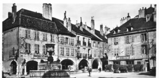 Arbois (Jura). La place de la Liberté. La Cigogne. - 7Fi10 - Lot 1 - Média 1 - Archives départementales du Jura