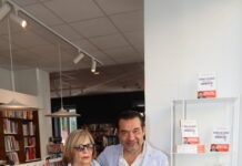 Portrait lors d'une dédicace de livre