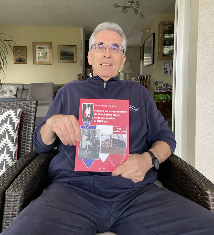 Jean-Marie Chekhab présente, à travers son livre, l'histoire du camp militaire de Foucherans.