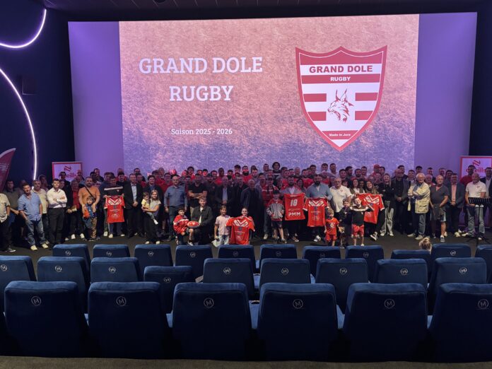 Licenciés, bénévoles, entraîneurs et présidence étaient réunis au Majestic pour lancer la saison 2025/2026 du Grand Dole Rugby.