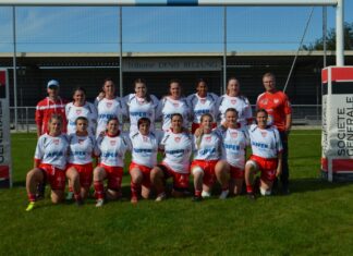 L'équipe lors du premier match de la saison.