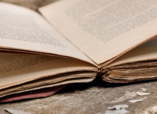 vieux livre ouvert lons le saunier illustration