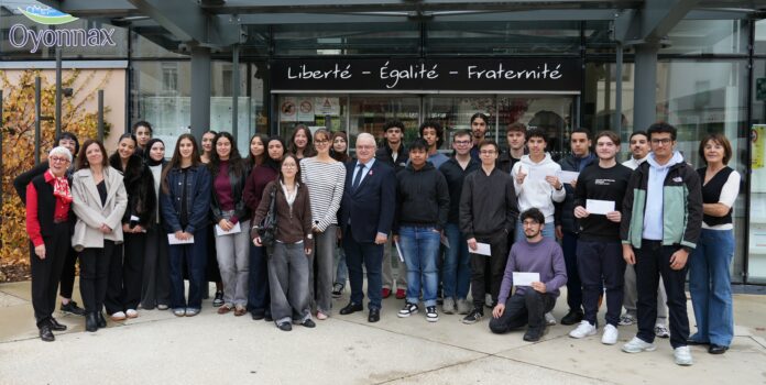 Photo de groupe bacheliers DSC05713 remise récompense bacheliers Oyonnax