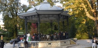Oyonnax. Hommage aux victimes du massacre du 17 octobre 1961 Massacre du 17 octobre 1961