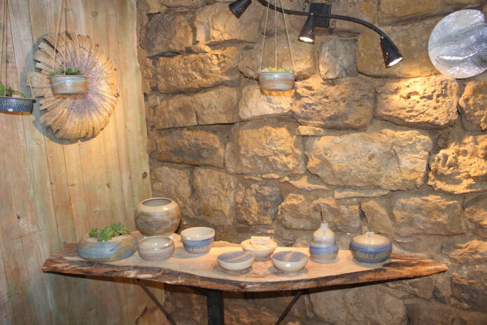 exposition céramique Arinthod les oeuvres de Leslie et ses leves