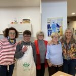 Au café de l’Arche en Pays Comtois, les bénévoles sont là, en guise de point d’appui, aux personnes en situation de handicap.