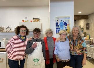 Au café de l'Arche en Pays Comtois, les bénévoles sont là, en guise de point d'appui, aux personnes en situation de handicap.