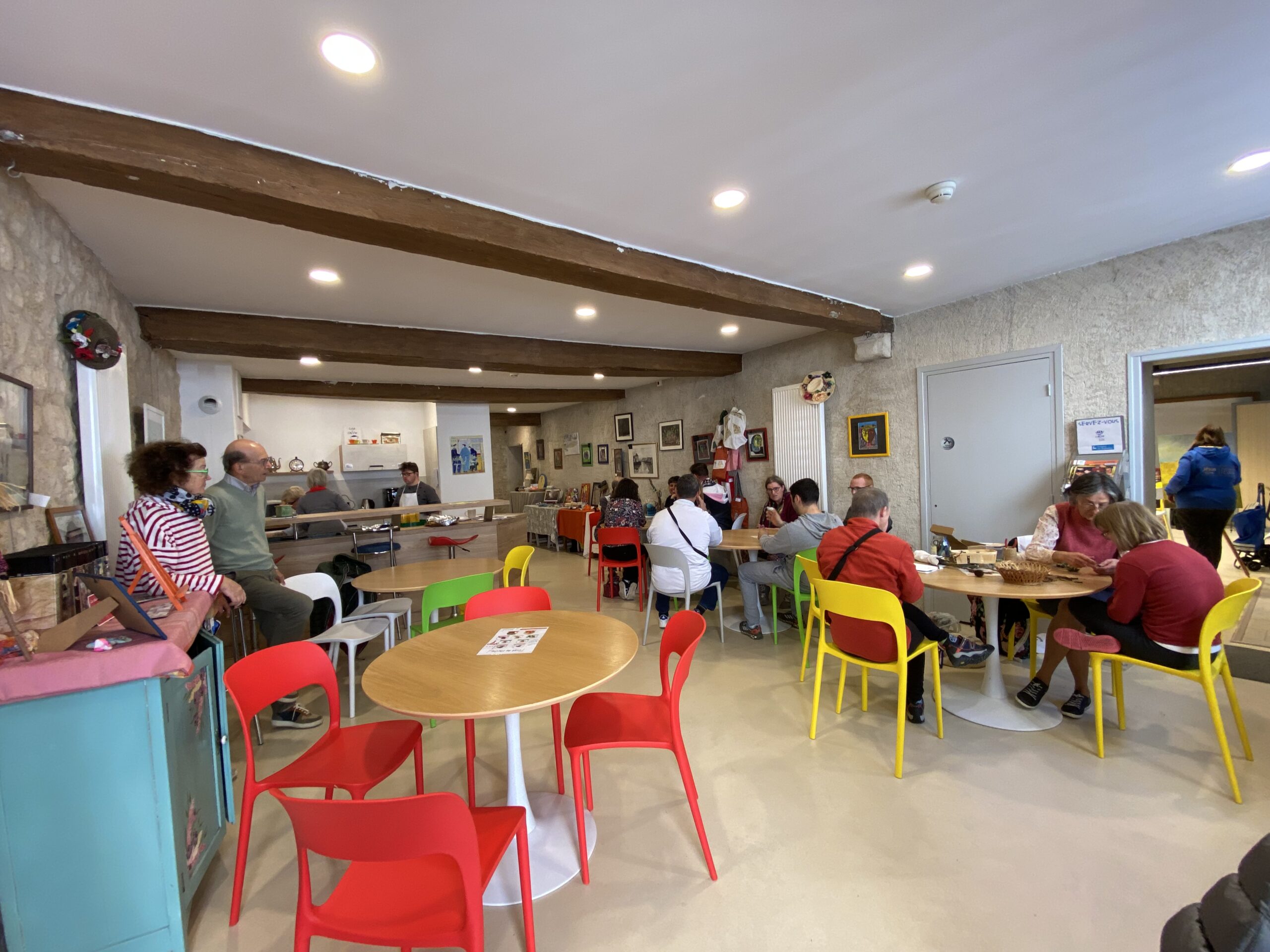 Comme ce mercredi 15 octobre, le café ne désemplit pas.