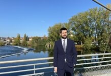 Jean-Baptiste Gagnoux, maire sortant de Dole, a officiellement annoncé sa candidature aux municipales de 2026.