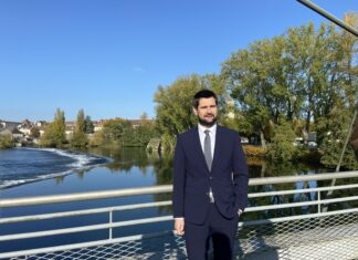 Jean-Baptiste Gagnoux, maire sortant de Dole, a officiellement annoncé sa candidature aux municipales de 2026.