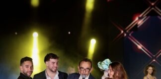 Dole. Une deuxième édition réussie pour la Fashion Dole Derrière la Fashion Dole, se trouvent, de gauche à droite : Cyrille, Clément, Éric et Elia.