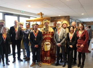 Louhans. Confrérie des Poulardiers de Bresse : 6 Jurassiens intronisés poulardiers de bresse vin jaune jura