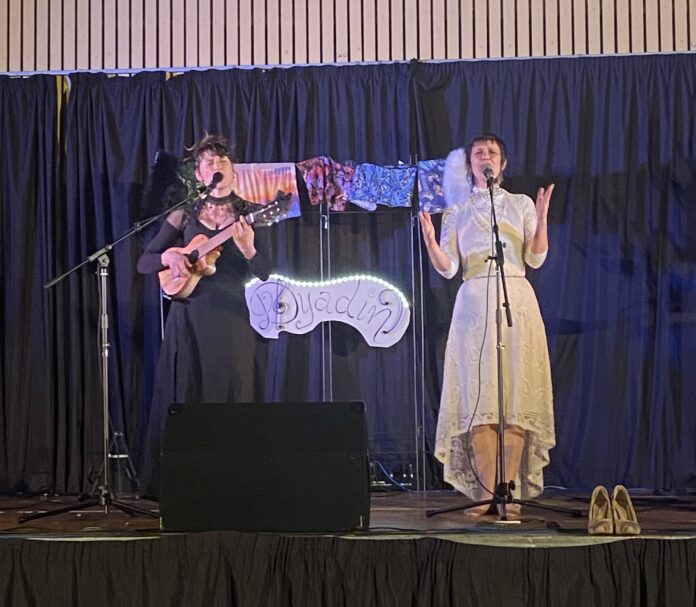 IMG_Dyadin Coline et Charlotte, duo Dyadin