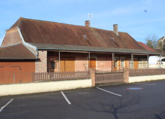 Saillenard. La commune possède un gîte de groupe Gîte de groupe en Bresse