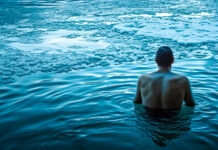 Bain glacé au lac de Chalain