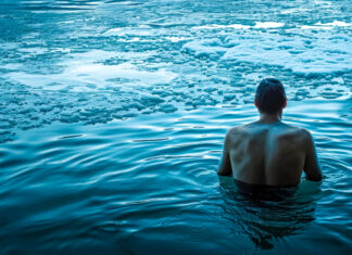 Bain glacé au lac de Chalain