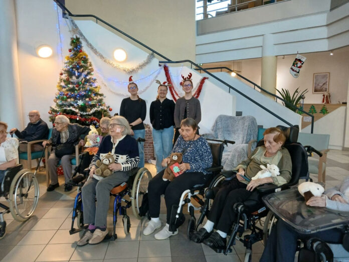 MAIN DANS LA MAIN Projet intergénérationnel