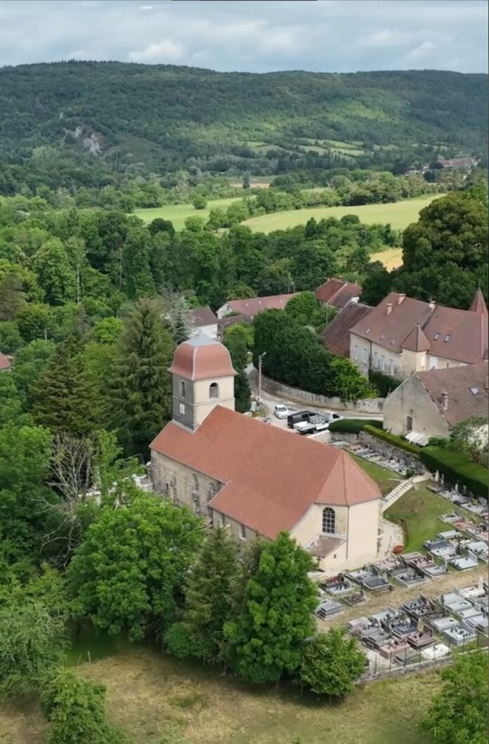 église rénovée La Chapelle-sur-Furieuse