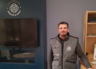 Vitreux. Acey, où l’histoire monastique se mêle à l’industrie moderne Électrolyse Abbaye d'Acey