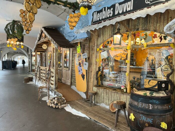 Meubles Duval - vitrine Percée 2026 - Concours vitrines Percée du Vin Jaune