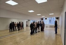 Poligny. Les aînés entrent en scène avec Mi-Scène atelier danse contemporaine Jura