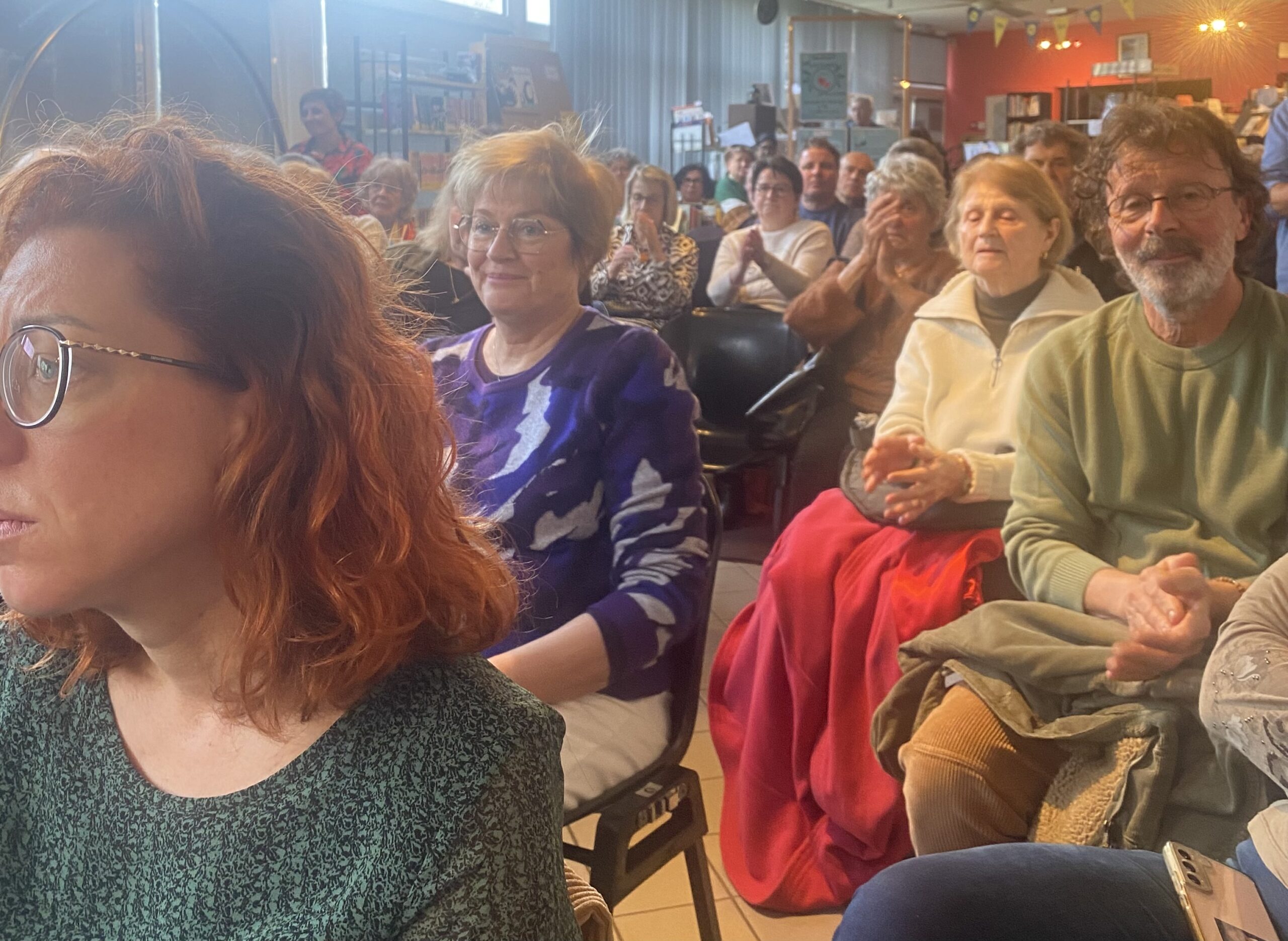 Le public venu assisté au débat sur l’IA lors du salon du livre de Nantua.