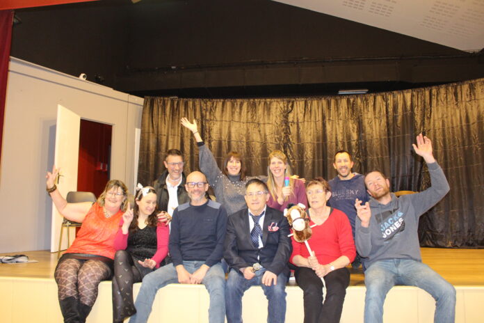 le groupe théâtral du foyer rural Théâtre Saint-Julien-Val-Suran