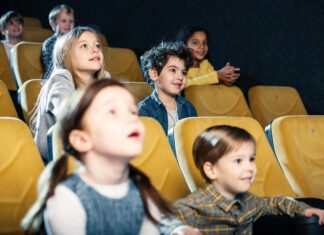 Avignon Spectacle Adolescent Association Mi Scène