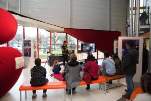 Bespincloud expose son univers et les scènes photographiées au public