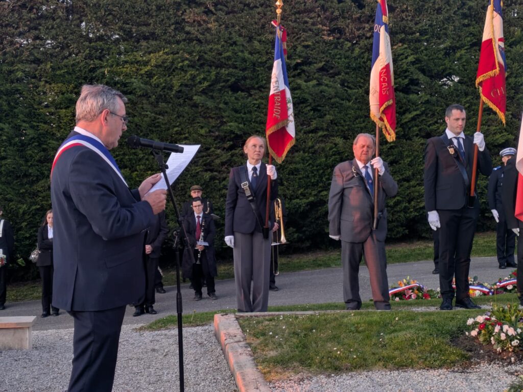 Frédéric Bouchet lors de la lecture du message ministériel à Châteaurenaud.
