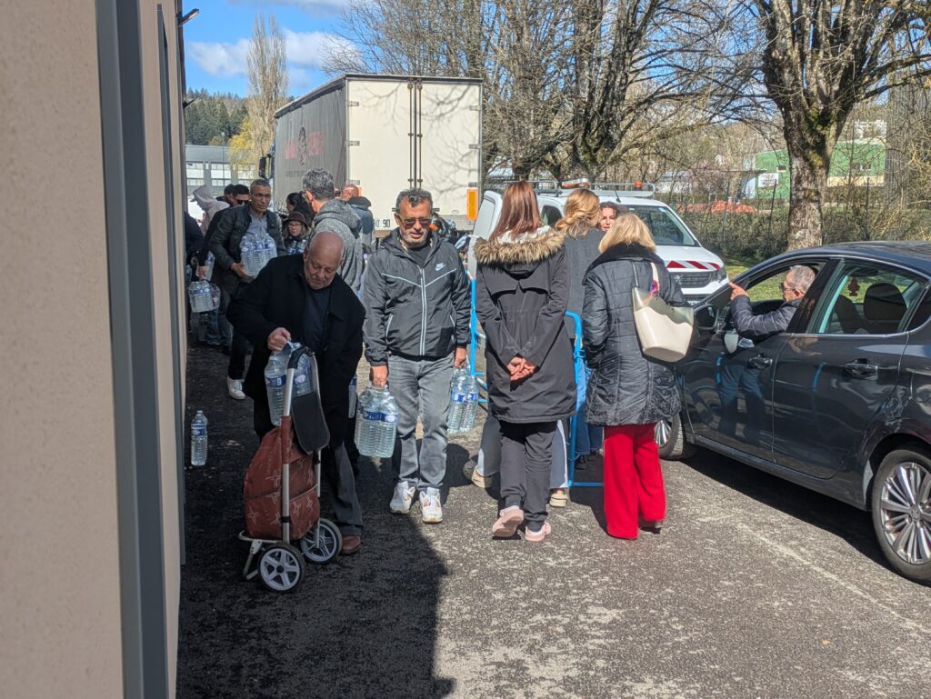Distribution d’eau potable à la Maison de l’Eau de Haut-Bugey Agglomération durant la coupure d’eau