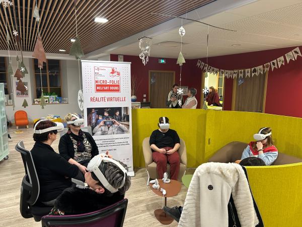 Atelier de réalité virtuelle au musée numérique Micro-Folie Gendrey.