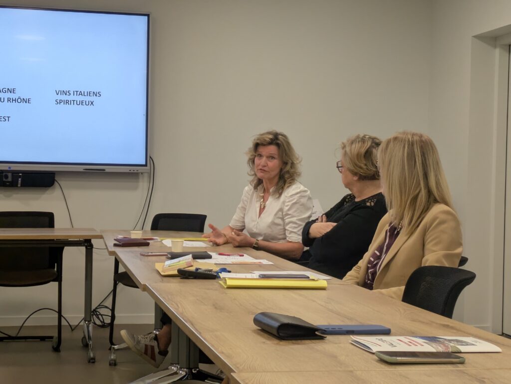 Madeleine Guichon-Biezen présentant les nouveautés de l’édition 2026 du salon Plein les Papilles.