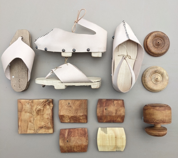 Ensemble des objets construits par Christophe Picod exposés au musée archéologique d’Izernore.