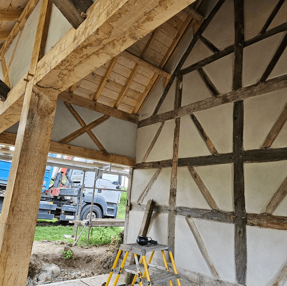 Équipe de professionnels de JCMT en plein chantier de charpente à Saint-Germain-du-Bois
