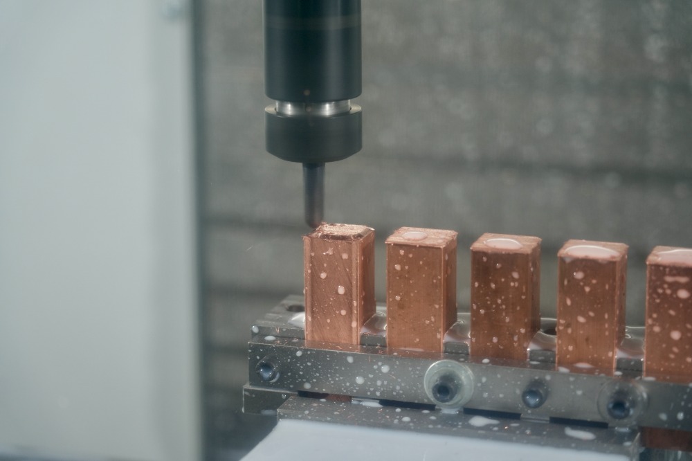 Réalisation de pièces complexes dans l’atelier de La Passerelle.