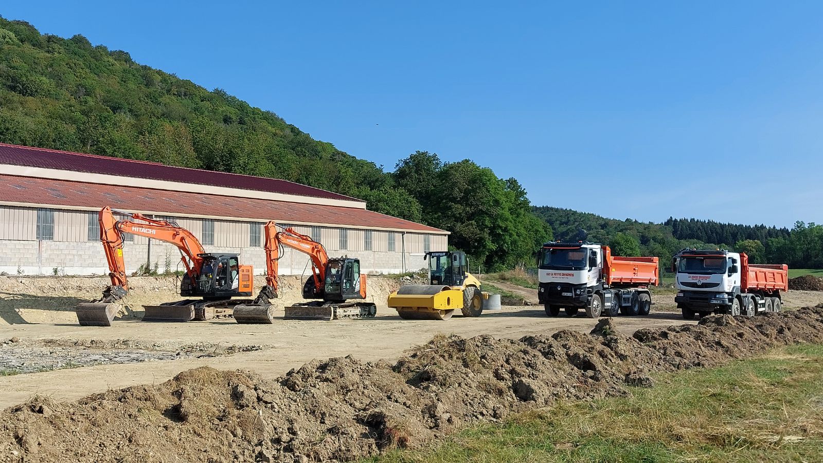 Bâtiment de l’entreprise de travaux publics à Alièze