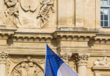 Edito. Recours et discours Drapeau Francais