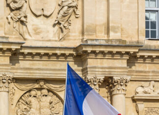 Edito. Recours et discours Drapeau Francais