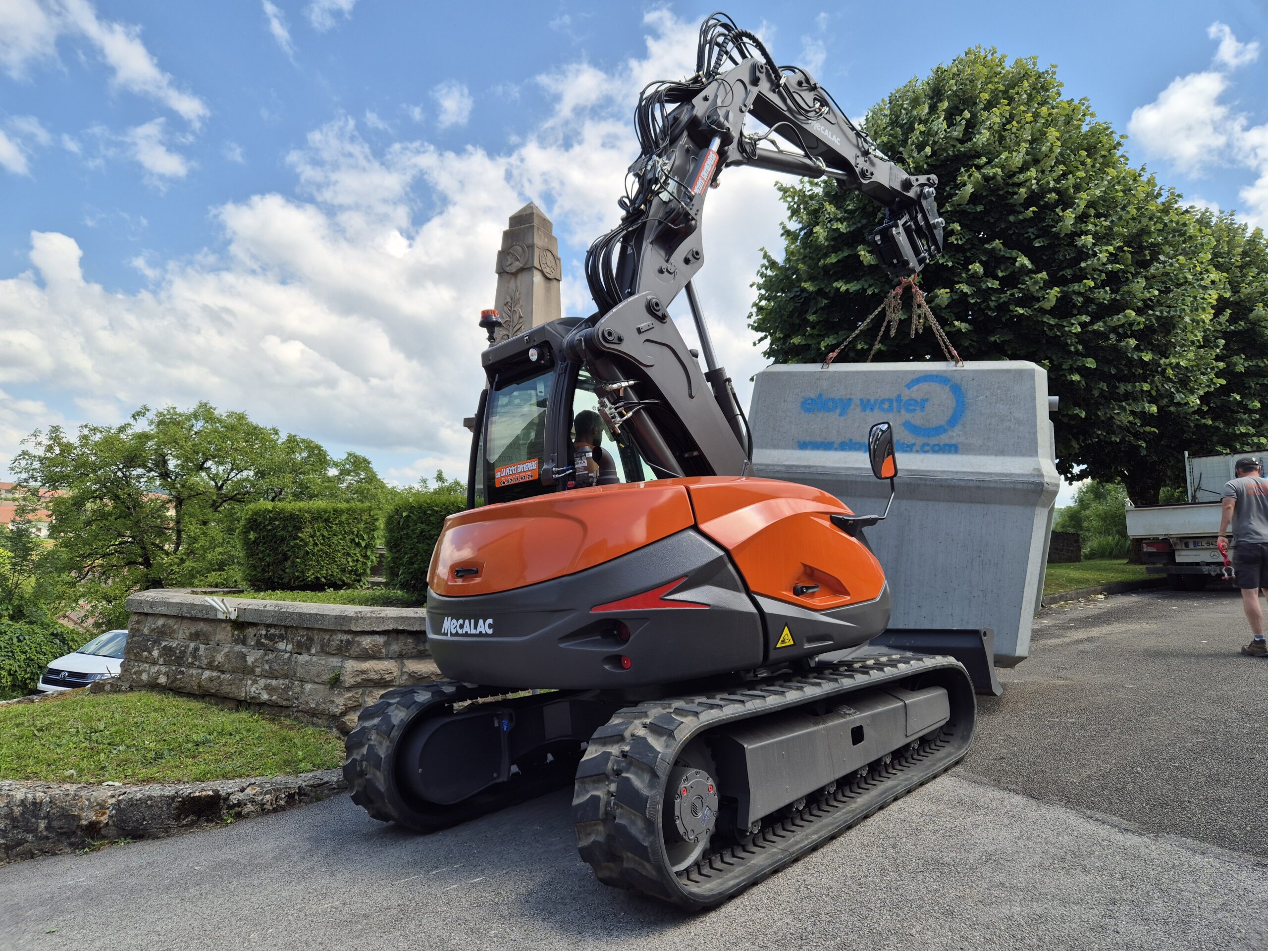 Engins de chantier et terrassement près d’Alièze
