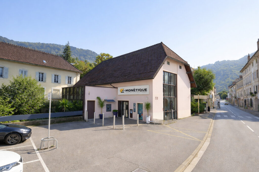 Façade de l’ancien bâtiment CIC à Nantua qui accueillera E-Monétique.