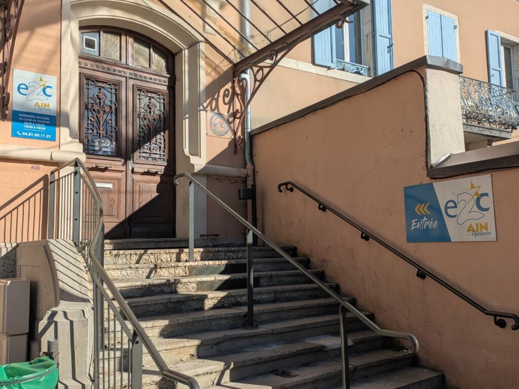 Façade de l’École de la deuxième chance à Oyonnax