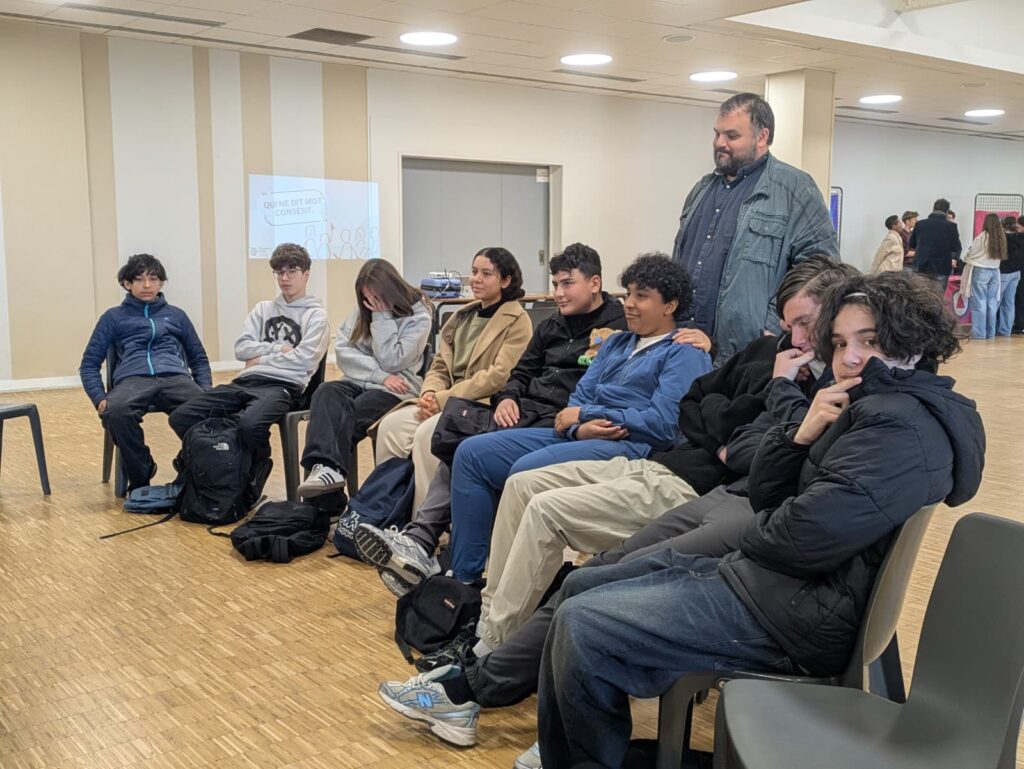 Groupes d’élèves au forum vie d’ado à Oyonnax Valexpo