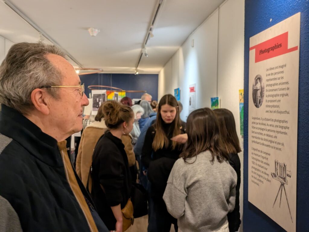 Vue de l’exposition Narrations Louhannaises au musée des Beaux-Arts