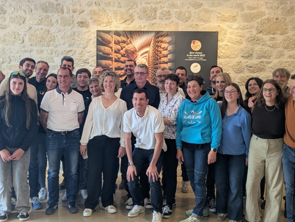 Quentin Fillon-Maillet attablé au repas au Fort des Rousses