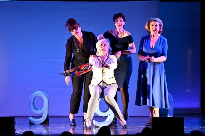 Simone veille pièce théâtre